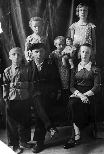 Семья после переезда из Таракановки. Коканд-1935